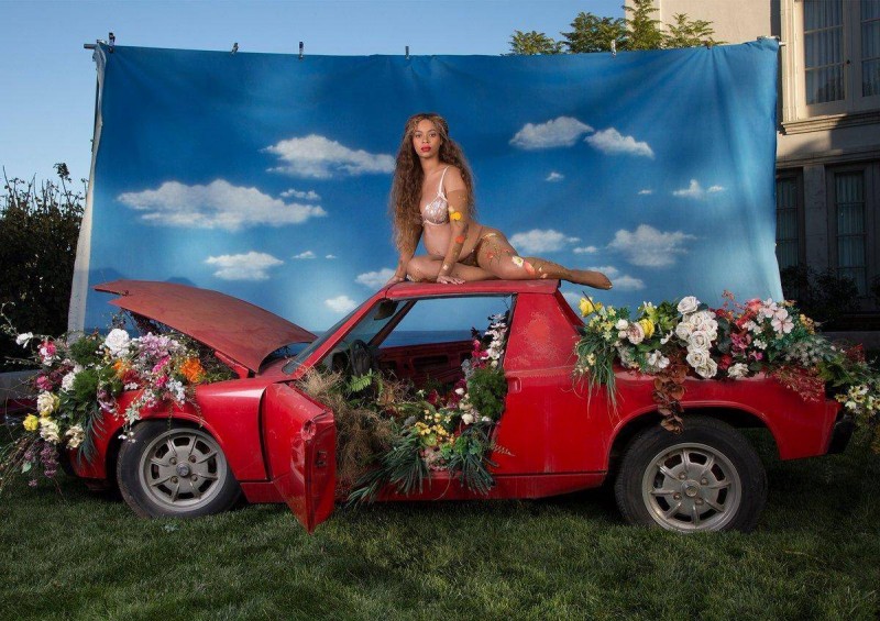 Imagem Ilustrando a Notícia: Beyoncé divulga ensaio fotográfico da sua gravidez