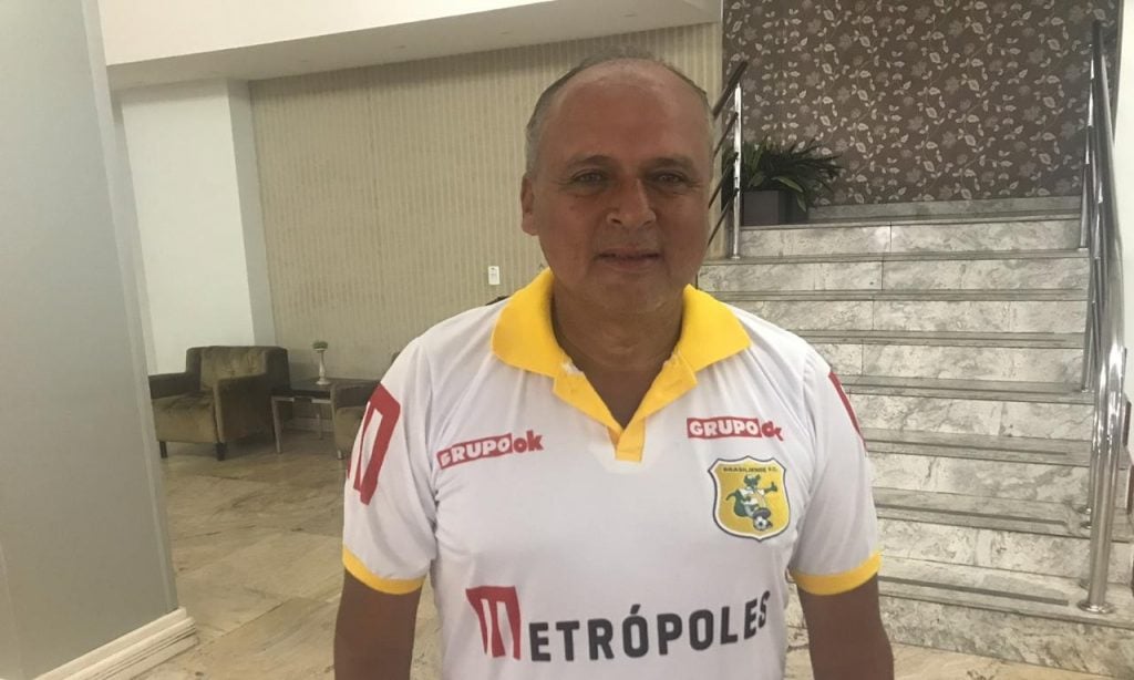 Imagem Ilustrando a Notícia: Treinador do Brasiliense celebra partida em “campo de verdade” contra o Goiás