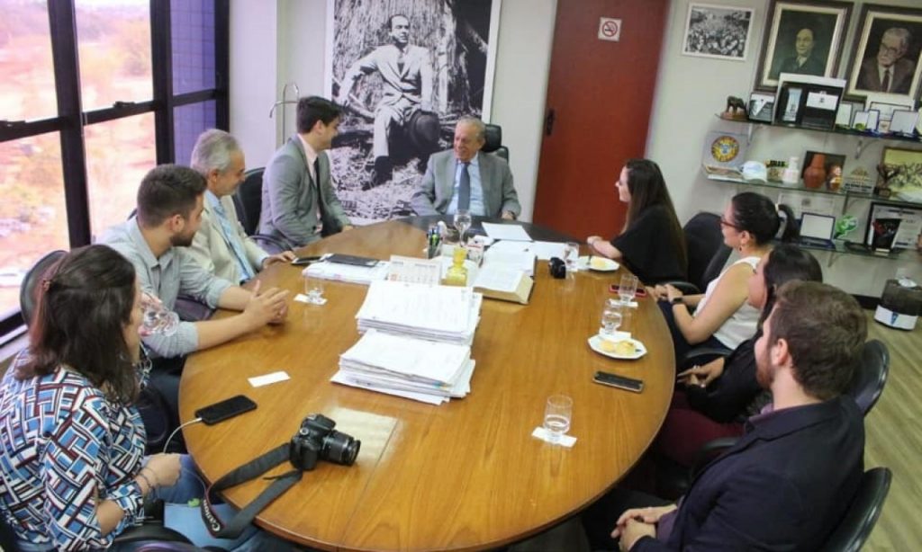 Imagem Ilustrando a Notícia: Diego Sorgatto discute pauta da juventude com prefeito Iris Rezende