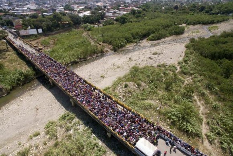 Imagem Ilustrando a Notícia: Controles de acesso geram tensão na fronteira entre Colômbia e Venezuela