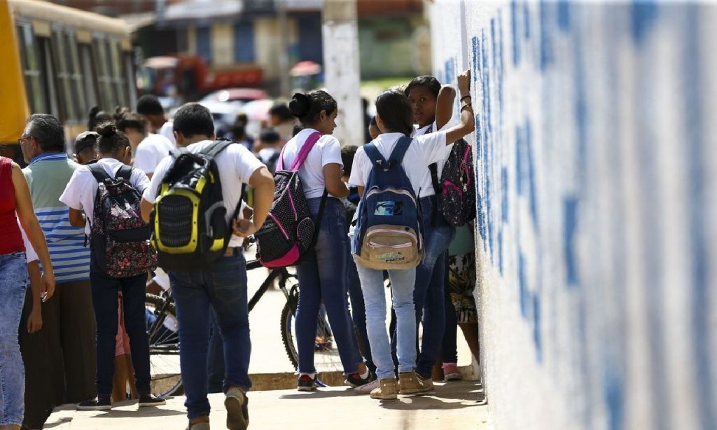 Imagem Ilustrando a Notícia: MEC publica portaria com diretrizes gerais para educação básica