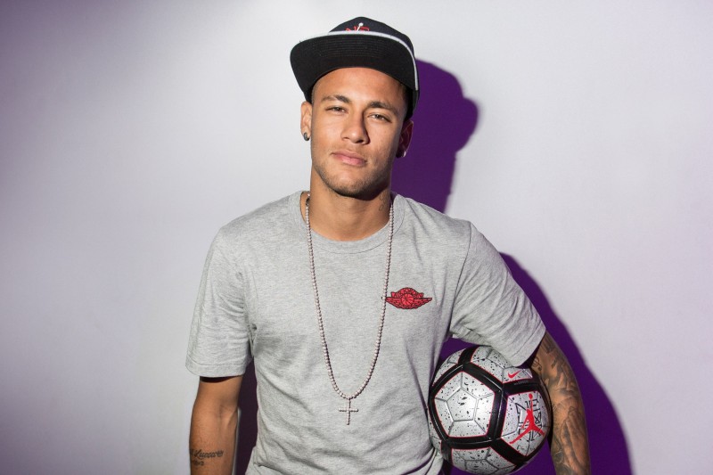 Imagem Ilustrando a Notícia: Neymar quer saber onde Bruna Marquezine vai passar o Ano-Novo