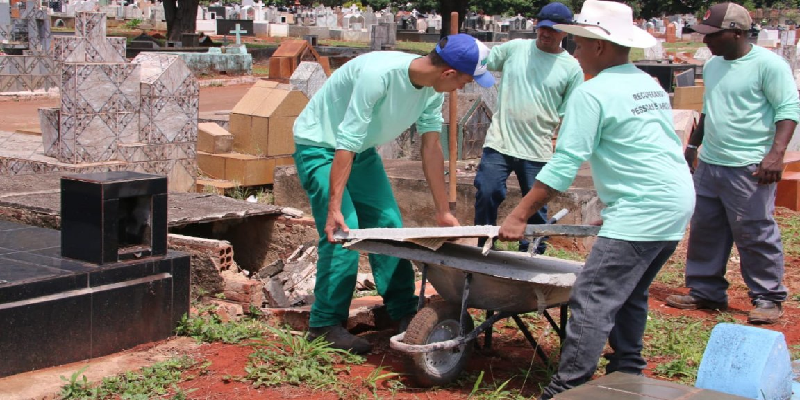 Imagem Ilustrando a Notícia: Detentos revitalizam cemitérios para o Dia de Finados