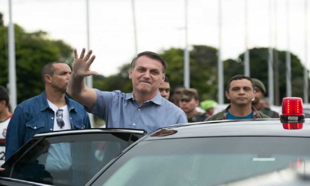 Imagem Ilustrando a Notícia: Bolsonaro: ‘Vai faltar dinheiro para pagar servidor público’
