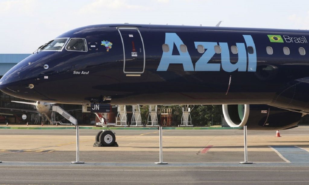 Imagem Ilustrando a Notícia: Azul anuncia corte de capacidade e suspensão de vários voos internacionais