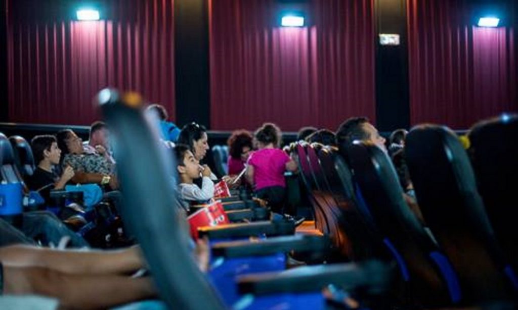 Imagem Ilustrando a Notícia: Sessão Azul leva crianças com distúrbios sensoriais ao cinema