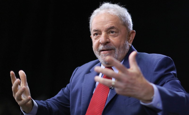 Imagem Ilustrando a Notícia: Em São Paulo, Lula pede a volta de Dilma