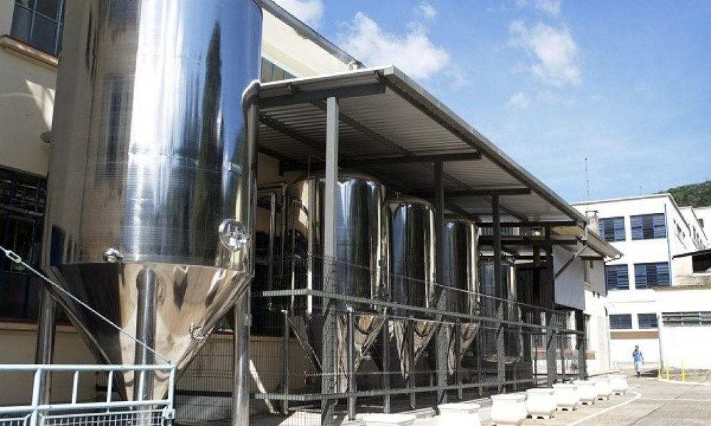 Imagem Ilustrando a Notícia: Governador Ronaldo Caiado anuncia instalação de fábrica de cerveja em Jataí