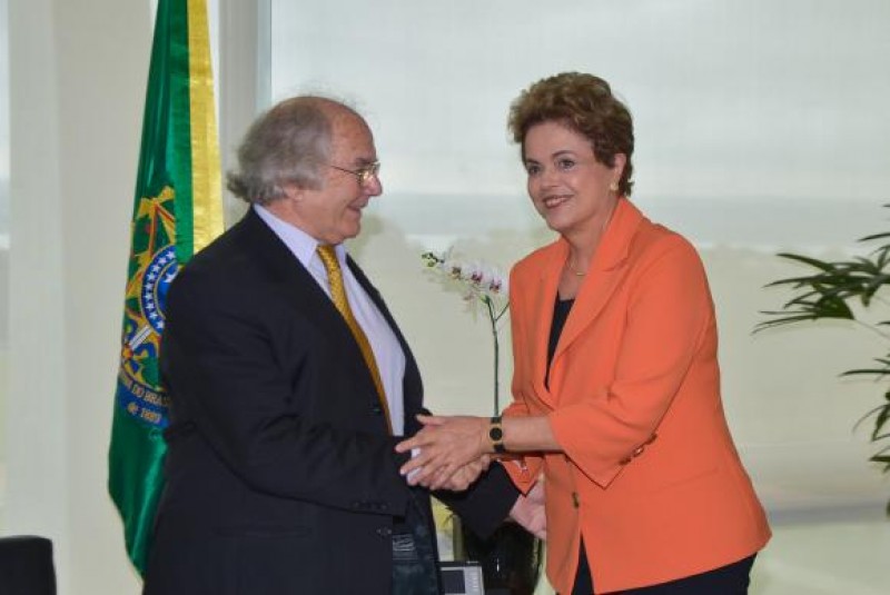 Imagem Ilustrando a Notícia: Nobel da Paz que diz que impeachment de Dilma é golpe de estado