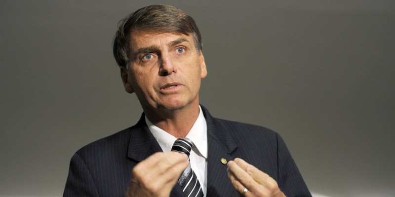 Imagem Ilustrando a Notícia: Bolsonaro pede novo advogado para se livrar de ação no STF