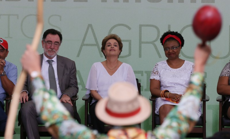 Imagem Ilustrando a Notícia: ‘Eles exercem a violência, nós não’, afirma Dilma