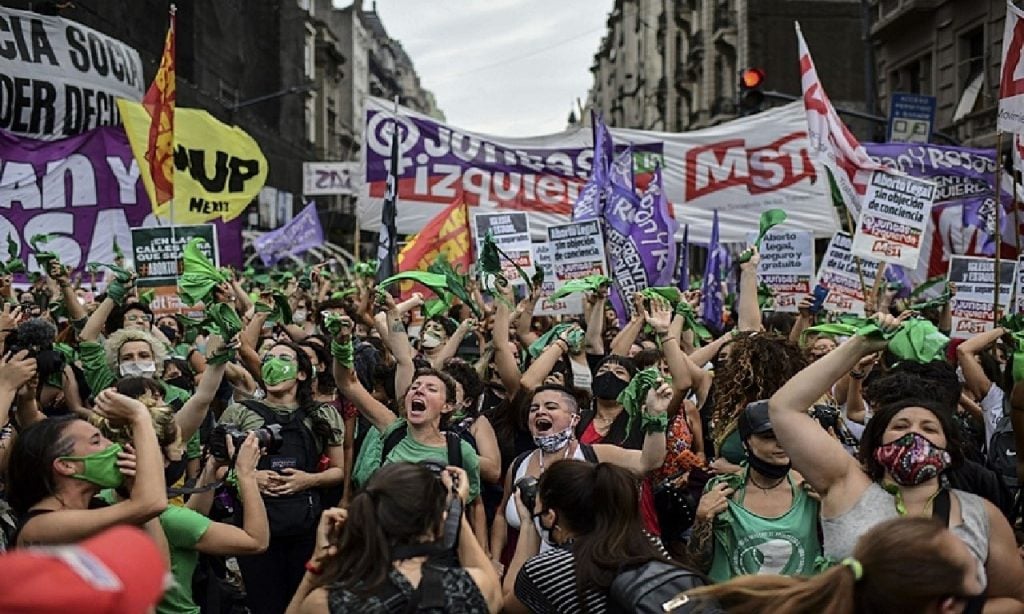 Imagem Ilustrando a Notícia: Senado da Argentina aprova legalização do aborto