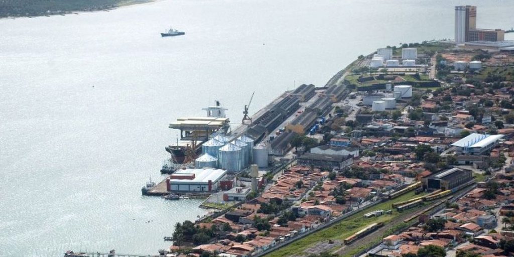 Imagem Ilustrando a Notícia: Governo arrecada R$ 219,5 milhões na concessão de áreas portuárias