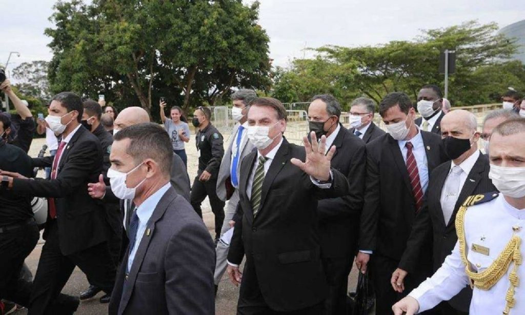 Imagem Ilustrando a Notícia: Bolsonaro, Guedes e empresários vão ao STF pelo fim do isolamento