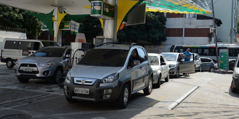 Imagem Ilustrando a Notícia: Petrobras poderá manter preço da gasolina estável por até 15 dias