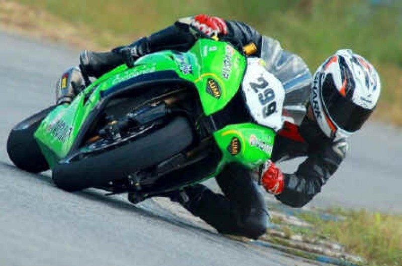 Imagem Ilustrando a Notícia: Campeão brasileiro de motovelocidade ministra curso de pilotagem em Goiânia