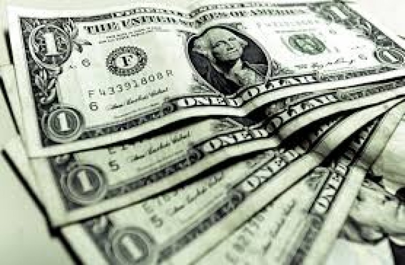 Imagem Ilustrando a Notícia: Dólar cai e volta a fechar no menor valor em dois meses