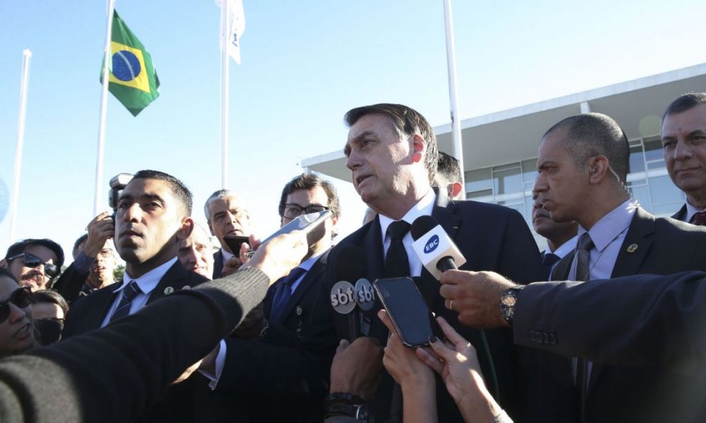 Imagem Ilustrando a Notícia: Bolsonaro diz que gratuidade de bagagem prejudicaria pequenas aéreas