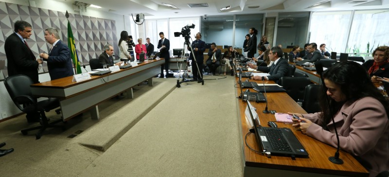 Imagem Ilustrando a Notícia: Comissão do Impeachment ouve duas testemunhas de defesa de Dilma