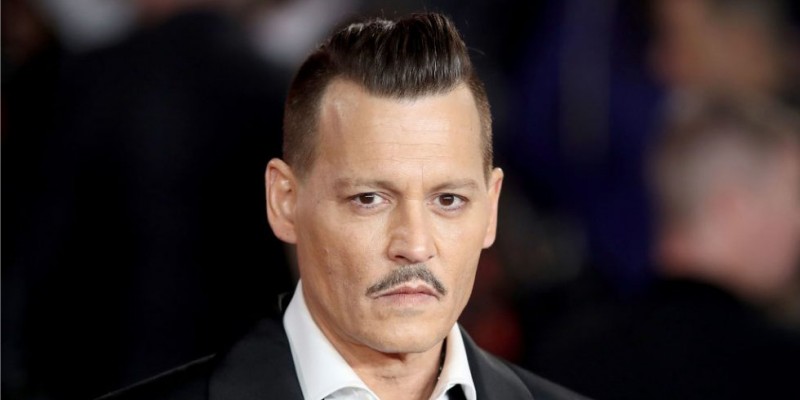 Imagem Ilustrando a Notícia: Embriagado, Johnny Depp teria partido pra cima de colega no set d