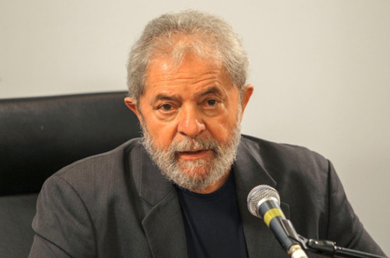 Imagem Ilustrando a Notícia: Lula processa procurador da Lava Jato por danos morais
