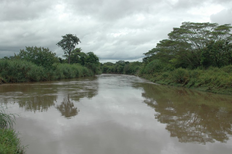 Imagem Ilustrando a Notícia: Operação combate captação irregular de água do Meia Ponte