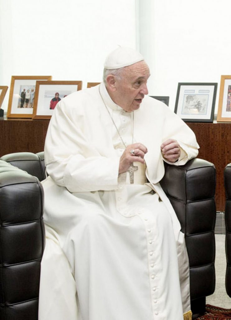 Imagem Ilustrando a Notícia: Papa Francisco critica “rejeição” a refugiados na Europa