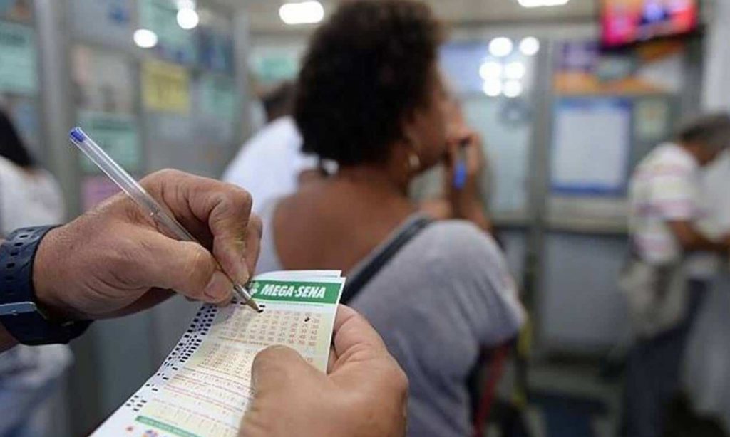 Imagem Ilustrando a Notícia: Acumulada, Mega-Sena deve pagar R$ 25 milhões