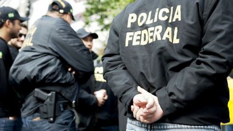 Imagem Ilustrando a Notícia: Policiais são presos pela PF suspeitos de ajudar senadores investigados