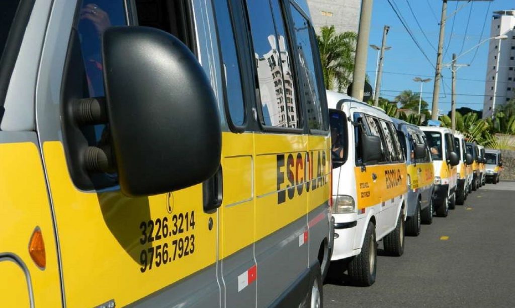 Imagem Ilustrando a Notícia: Donos de vans escolares e de turismos querem transportar passageiros na Grande Goiânia