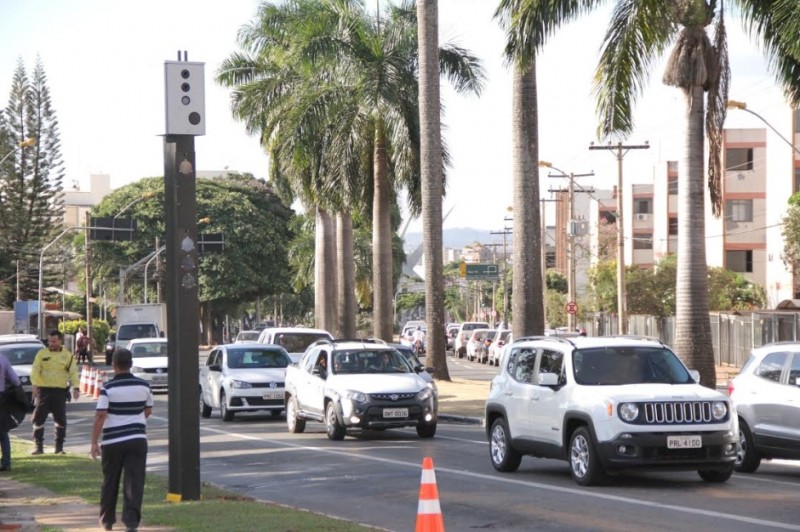 Imagem Ilustrando a Notícia: No primeiro dia de fiscalização radares registram 802 multas, em Goiânia