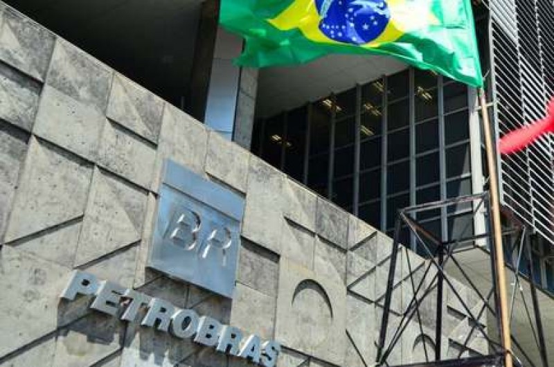 Imagem Ilustrando a Notícia: TST rejeita pedido da Petrobras para mediar negociação com petroleiros