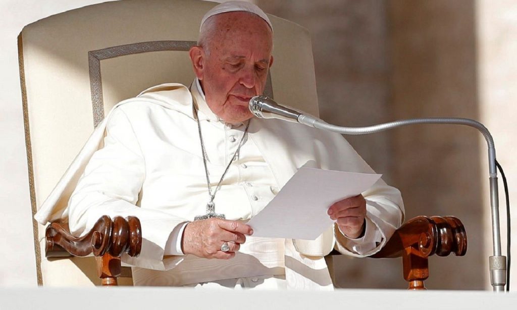 Imagem Ilustrando a Notícia: Papa Francisco pede oração mundial contra coronavírus e revela que dará benção especial