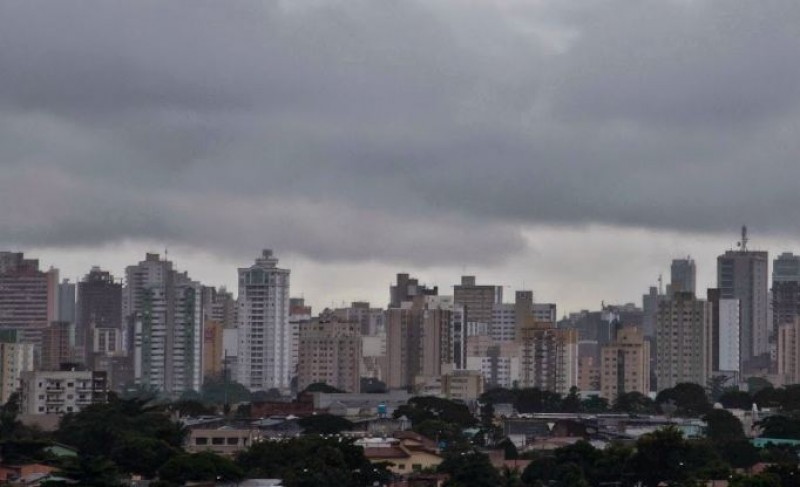 Imagem Ilustrando a Notícia: Nebulosidade e pancadas de chuva são previstas para Goiás nesta terça