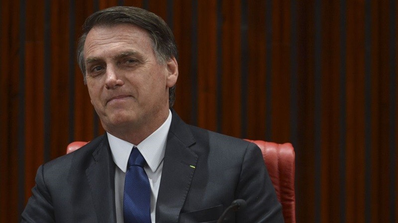 Imagem Ilustrando a Notícia: Bolsonaro estuda aumentar validade da CNH de 5 para 10 anos