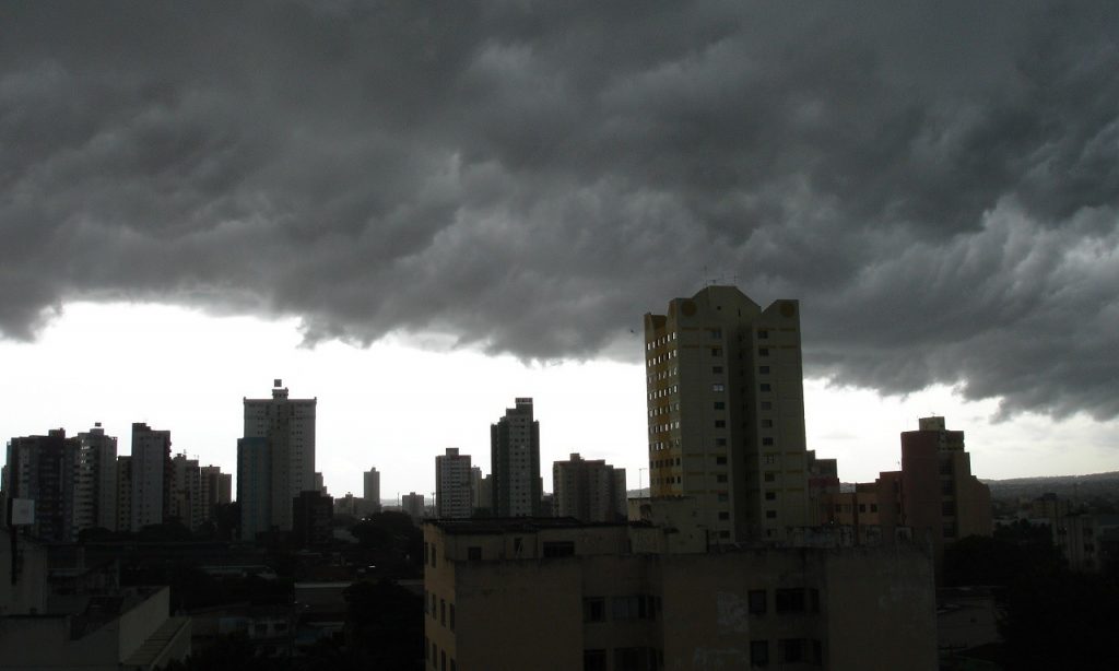 Imagem Ilustrando a Notícia: Previsão do Inmet é de chuvas intensas na noite deste domingo (3), em Goiás