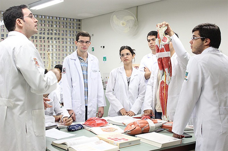 Imagem Ilustrando a Notícia: MEC autoriza a criação de 11 novos cursos de medicina