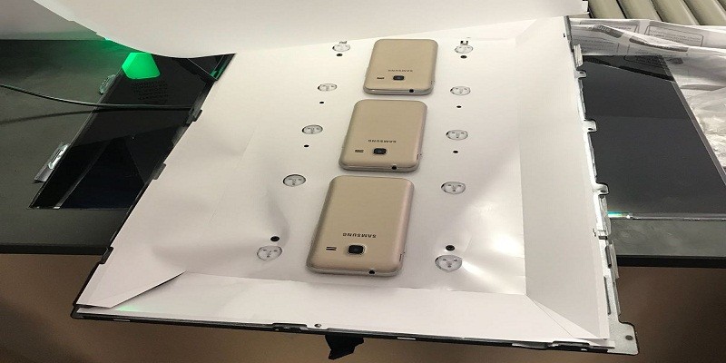 Imagem Ilustrando a Notícia: Três celulares escondidos dentro de televisão iriam para presídio