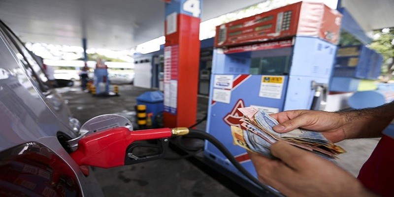 Imagem Ilustrando a Notícia: Técnicos discutem amortecimento de preços dos combustíveis