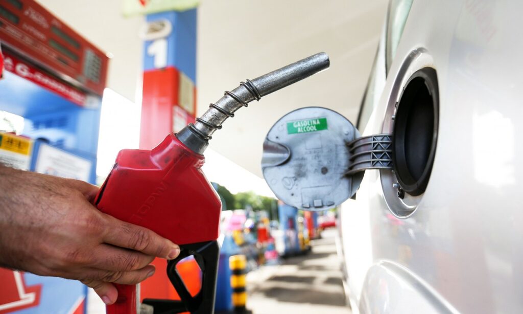 Imagem Ilustrando a Notícia: Confaz cria tabela de referência. Em Goiás, gasolina deve ficar em R$ 5,67