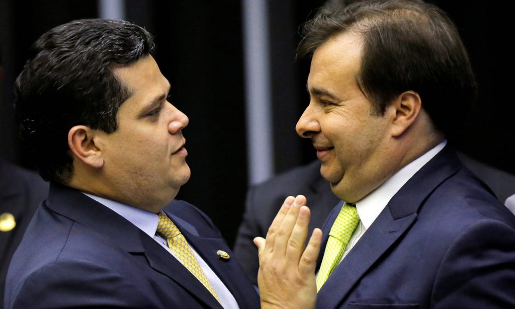Imagem Ilustrando a Notícia: Ministros do STF continuam votação acerca da reeleição de Maia e Alcolumbre