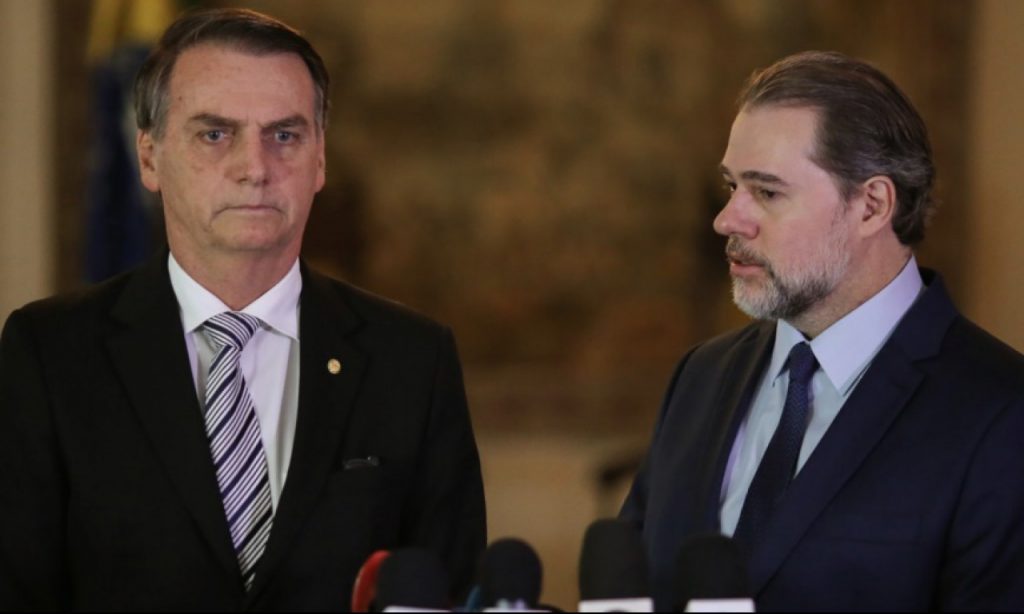 Imagem Ilustrando a Notícia: Bolsonaro diz que não questionará vetos à lei de abuso de autoridade