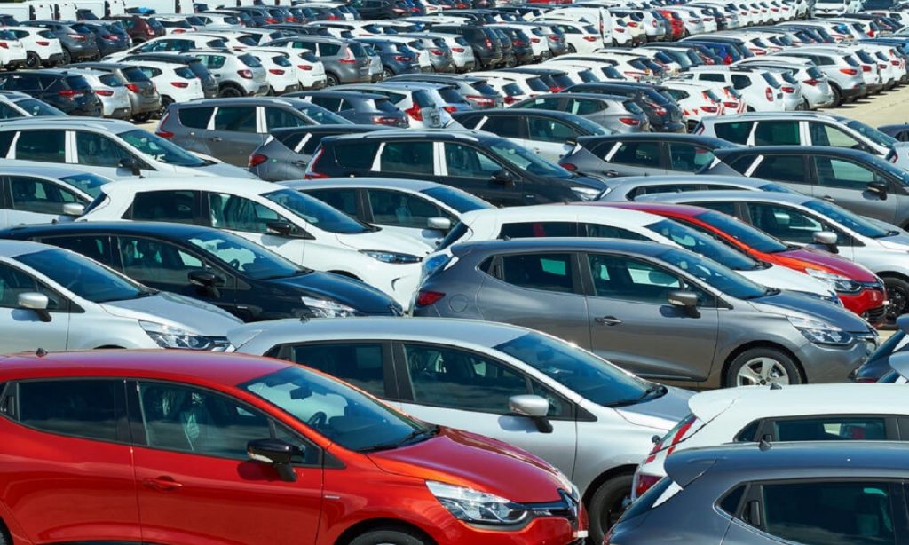 Imagem Ilustrando a Notícia: Venda de automóveis e veículos comerciais leves cresce em fevereiro deste ano