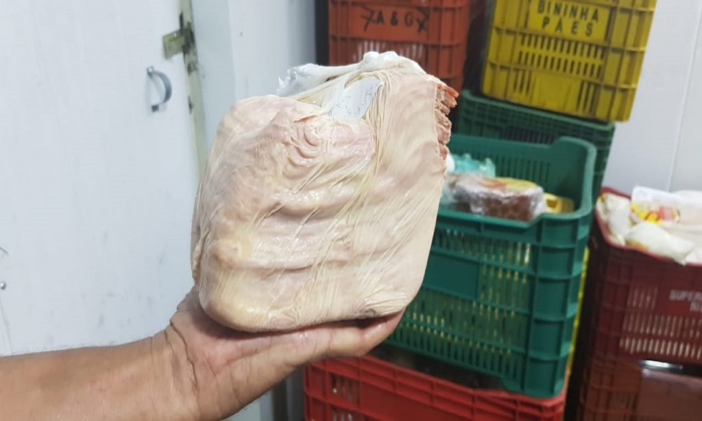 Imagem Ilustrando a Notícia: Mais de 1,2 tonelada de alimentos estragados são apreendidas em panificadora de Goiânia