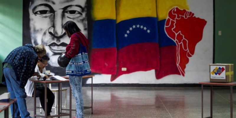 Imagem Ilustrando a Notícia: Vinte milhões de venezuelanos vão às urnas neste domingo