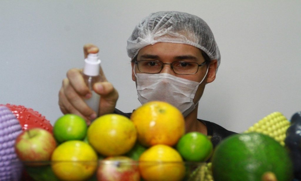 Imagem Ilustrando a Notícia: Empresa goiana desenvolve spray que aumenta a durabilidade de alimentos em até 21 dias
