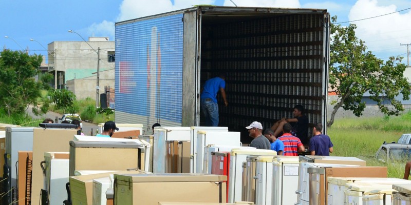 Imagem Ilustrando a Notícia: Enel Distribuição faz troca de geladeiras no Setor Estrela Dalva