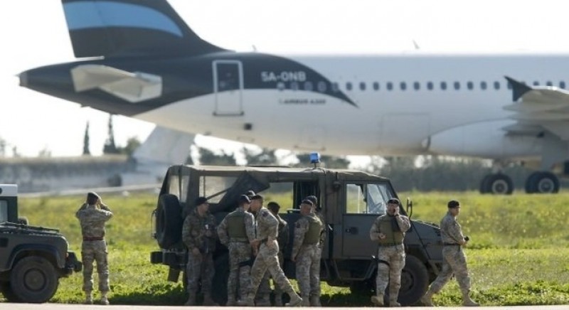 Imagem Ilustrando a Notícia: 118 passageiros sequestrados em voo na Líbia começam a ser libertados