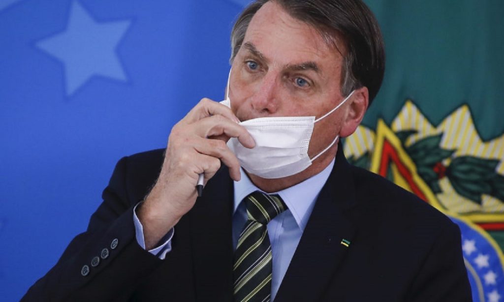Imagem Ilustrando a Notícia: Bolsonaro tem sintomas da Covid-19 e fará novo teste