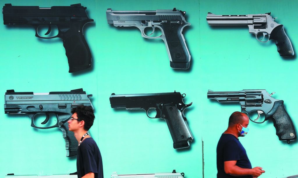 Imagem Ilustrando a Notícia: Limite de armas por pessoa sobe de 4 para 6, no Brasil